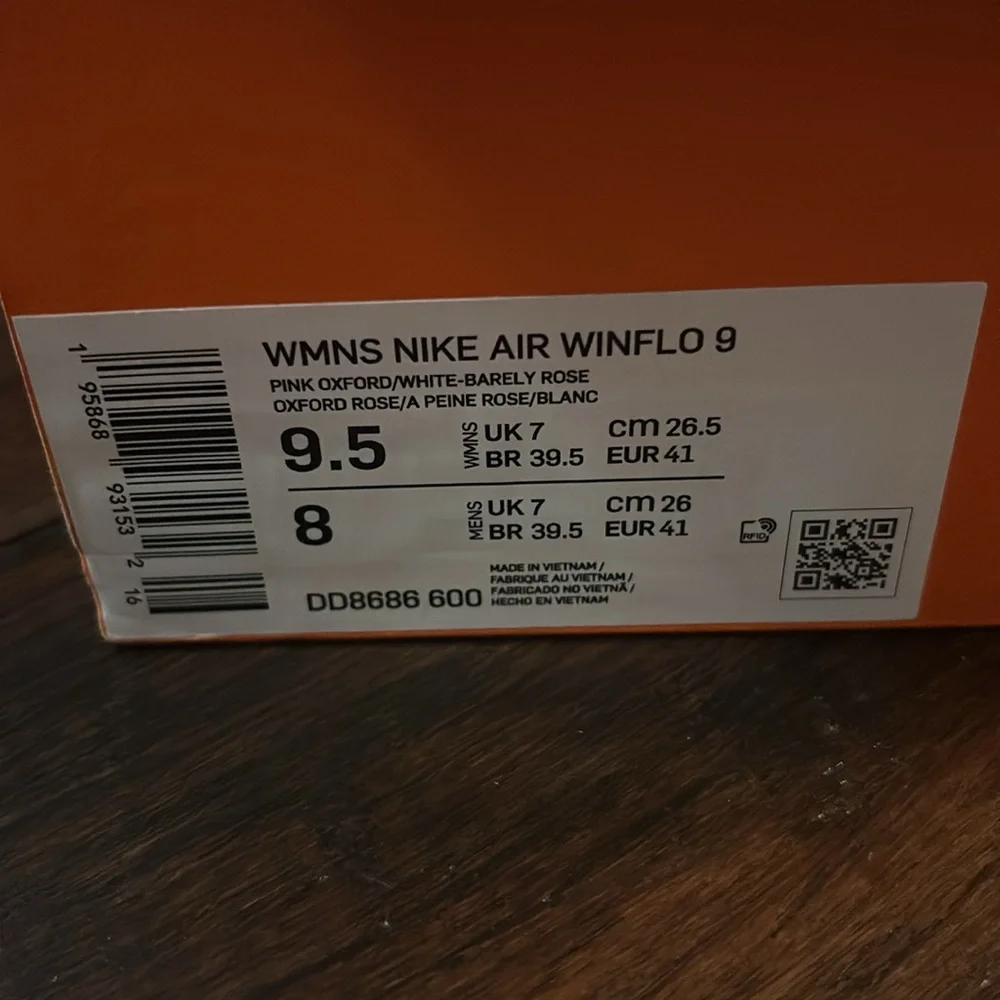 Nike Women's Air Winflo9 brand new in box size 9.5